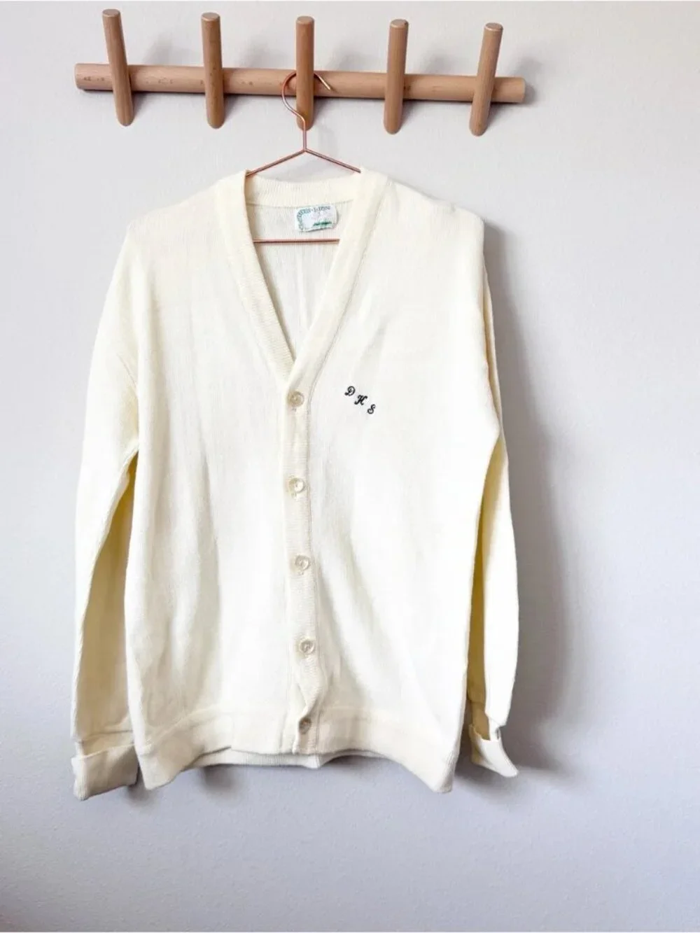 Vintage Clothes Lion Cream V-Neck Button-Up Varsity Cardigan Sweater